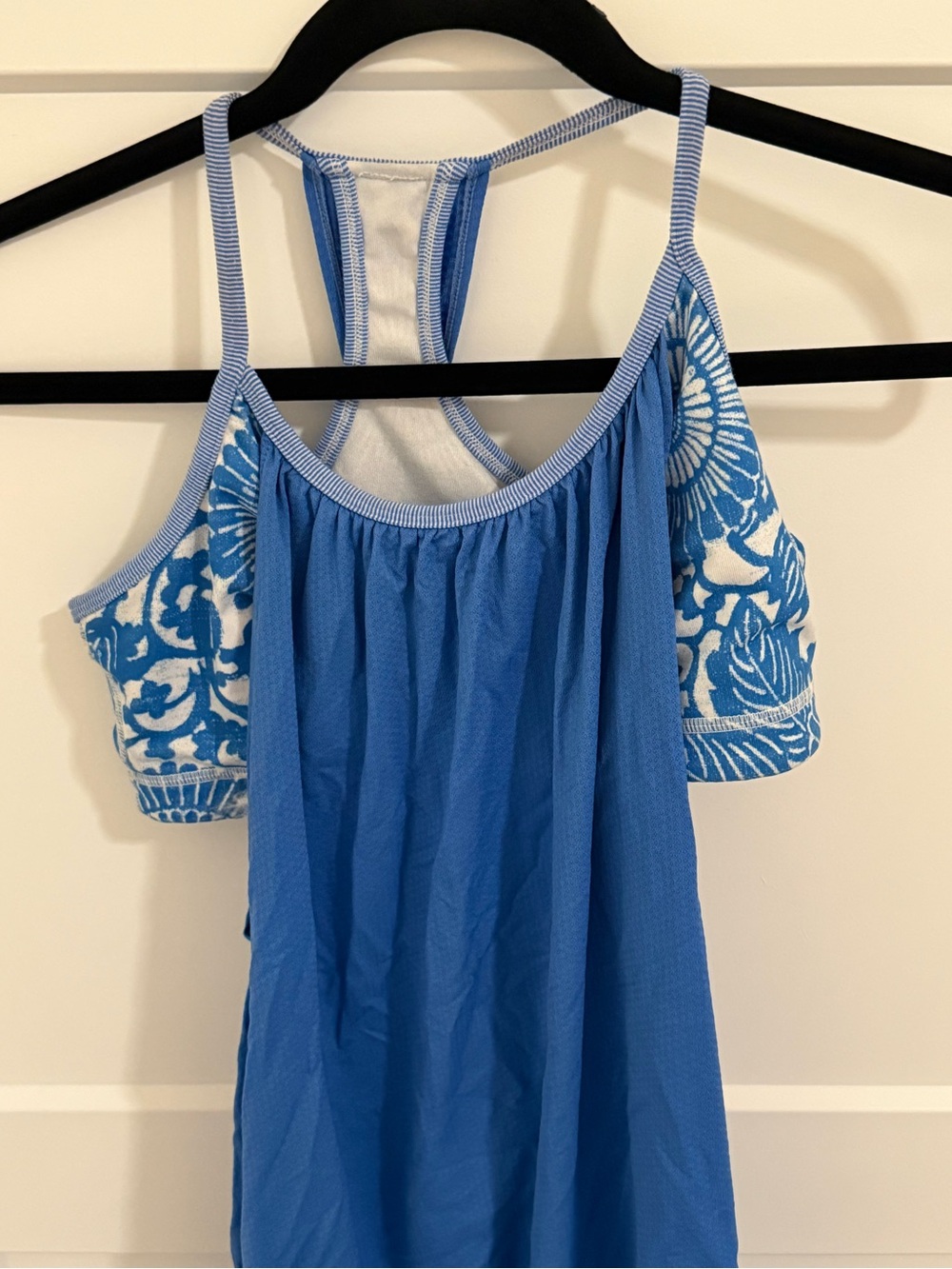 Lululemon No Limits Tank Top Blue Floral Built In Bra Racerback Yoga Top Size 8 - Picture 2 of 5